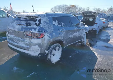 2021 Jeep Compass Latitude 4X4 z USA, uszkodzony, nr VIN 3C4NJDBB4MT548018